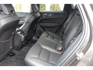 Volvo  B5 AWD R-Design HUD PGSD ACC BLIS RFK AHK