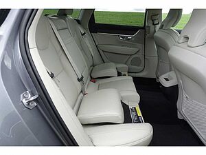 Volvo  Cross Country Pro AWD T5 AHK / Pano/ Rückfah