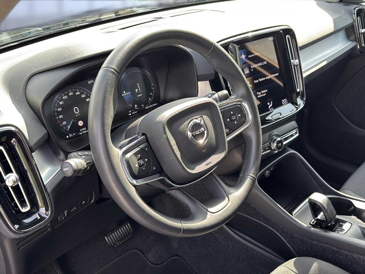 Volvo  XC40 Bluetooth Navi LED Klima Einparkhilfe el. Fenster