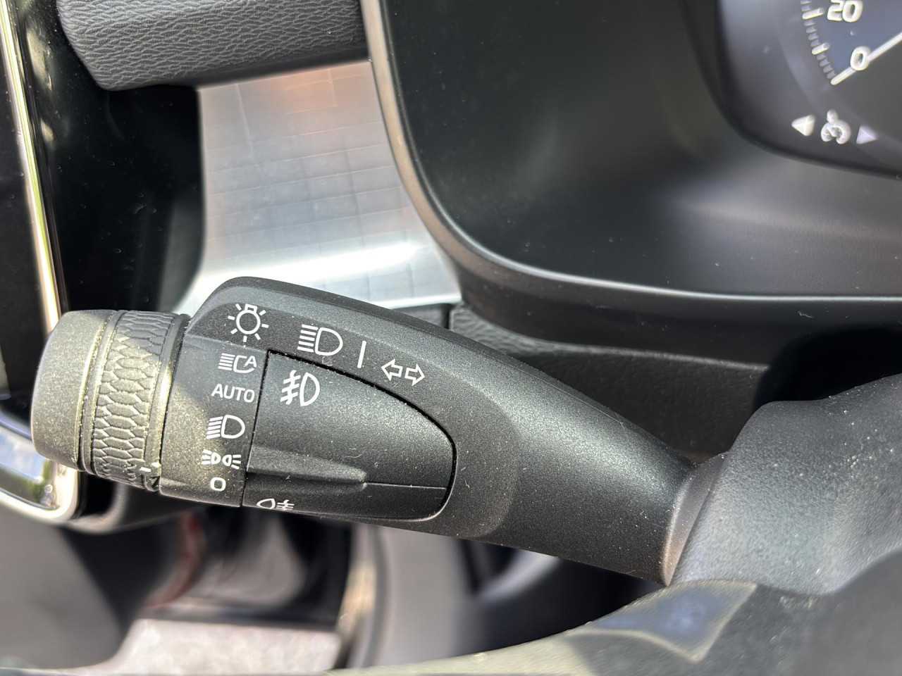 Volvo  XC40 Bluetooth Navi LED Klima Einparkhilfe el. Fenster