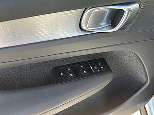 Volvo  XC40 Bluetooth Navi LED Klima Einparkhilfe el. Fenster