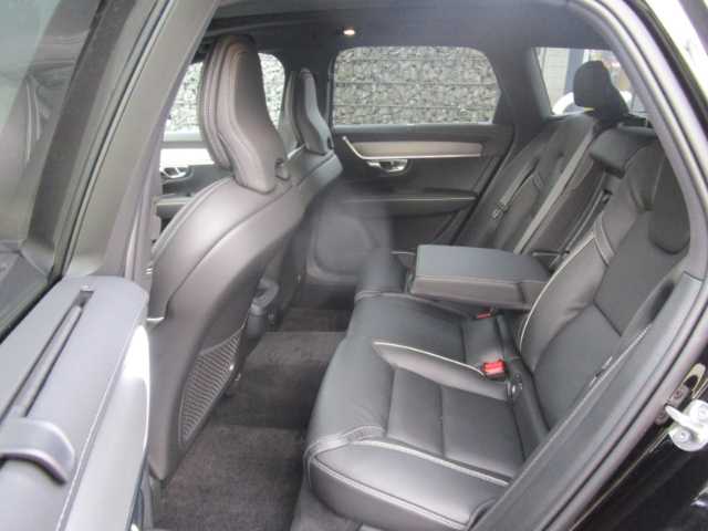 Volvo  Plus Dark B4 Benzin StandHZG AHK Panorama Leder AHK-el. klappb. digitales Cockpi