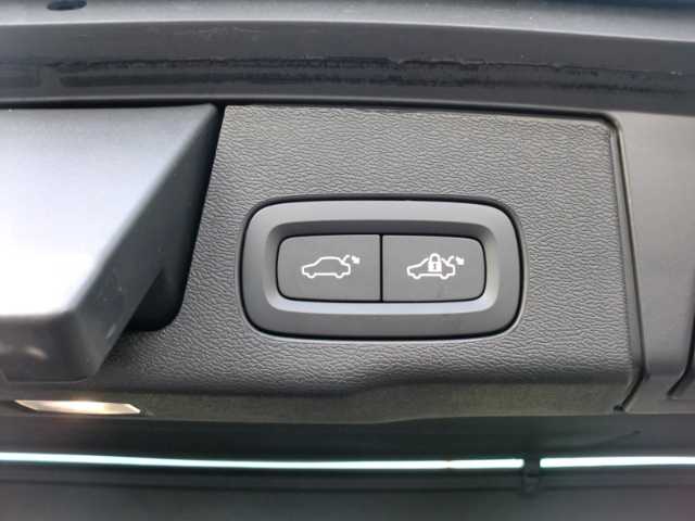 Volvo  2WD B4 Diesel EU6d Plus Dark StandHZG Leder digitales Cockpit Memory Sitze Sound