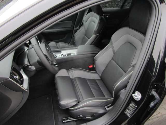 Volvo  Kombi B4 Benzin EU6d Plus Dark Leder digitales Cockpit Memory Sitze Soundsystem