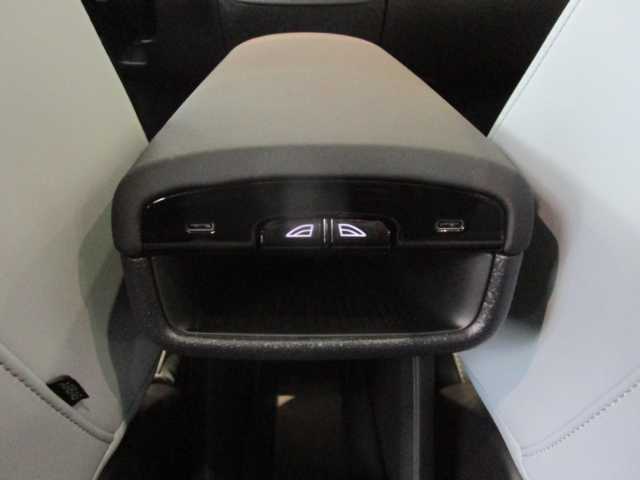 Volvo  AWD Performance Pure Electric Twin Ultra Allrad StandHZG Panorama digitales Cock