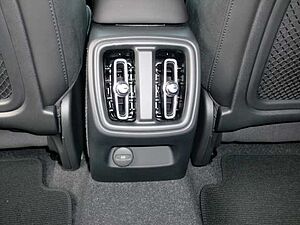 Volvo  2WD B3 EU6d Plus Dark digitales Cockpit Memory Sitze Soundsystem HarmanKardon LE