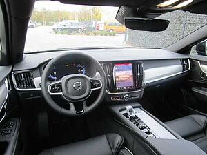Volvo  Plus Dark B4 Benzin StandHZG AHK Panorama Leder AHK-el. klappb. digitales Cockpi