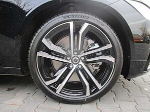 Volvo  Plus Dark B4 Benzin StandHZG AHK Panorama Leder AHK-el. klappb. digitales Cockpi