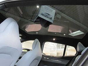 Volvo  AWD Performance Pure Electric Twin Ultra Allrad StandHZG Panorama digitales Cock
