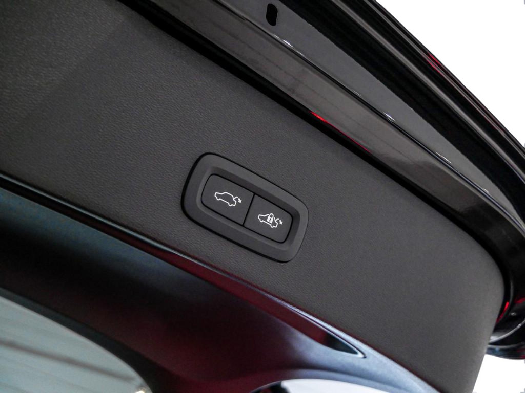 Volvo  Plus Recharge Pure Electric Navi Kam Blis ACC