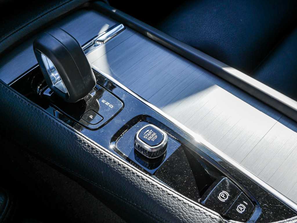 Volvo  T8 Recharge Inscription Expression AWD Pano HUD Luft 360°