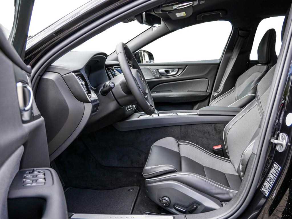 Volvo  B4 Plus Dark ACC Google Stdhzg Kam HK
