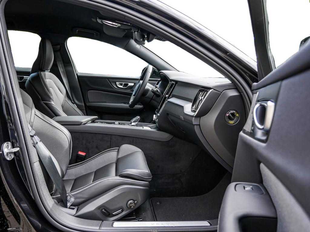 Volvo  B4 Plus Dark ACC Google Stdhzg Kam HK
