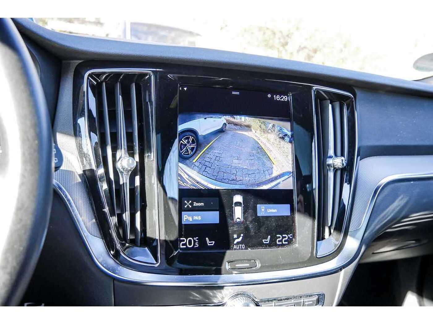 Volvo  T6 Recharge AWD R-Design H-K Pano Kam