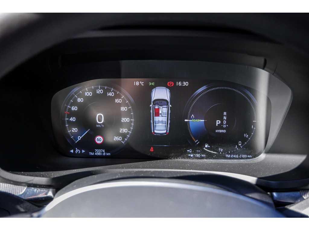 Volvo  T6 Recharge AWD R-Design H-K Pano Kam
