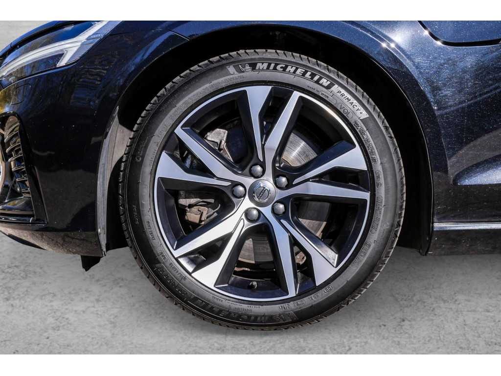 Volvo  T6 Recharge AWD R-Design H-K Pano Kam