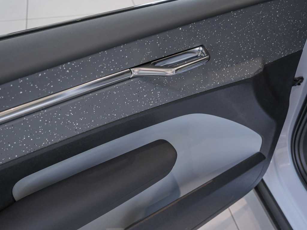 Volvo  AWD Ultra Pure Electric Pano 360° Navi