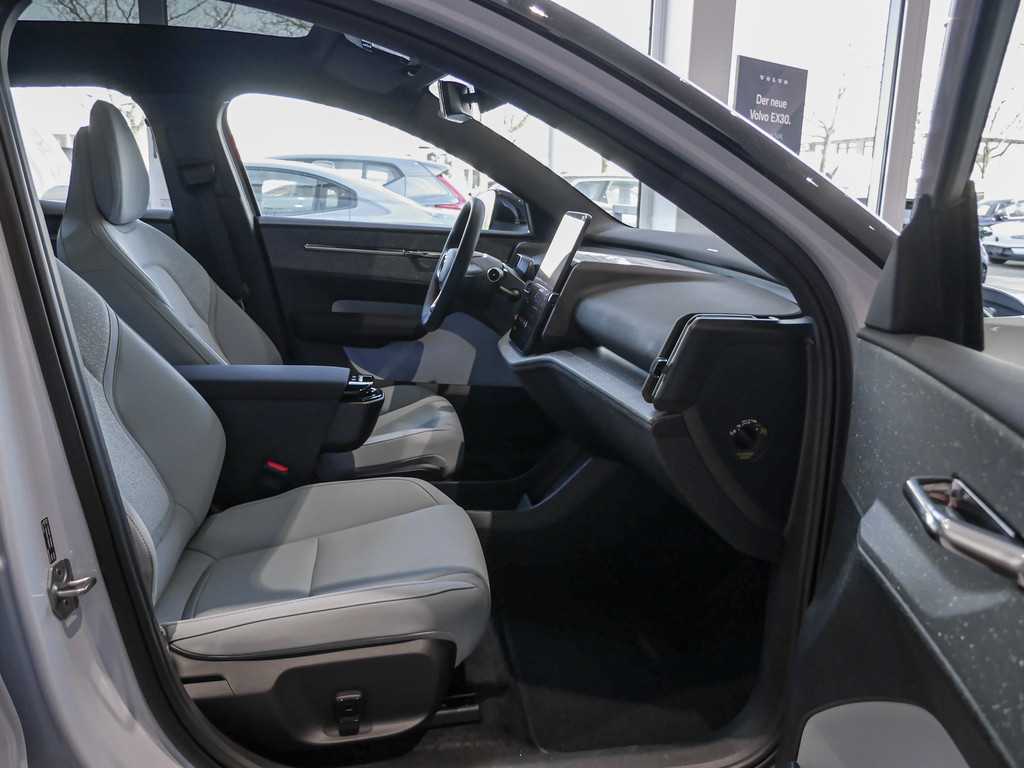 Volvo  AWD Ultra Pure Electric Pano 360° Navi