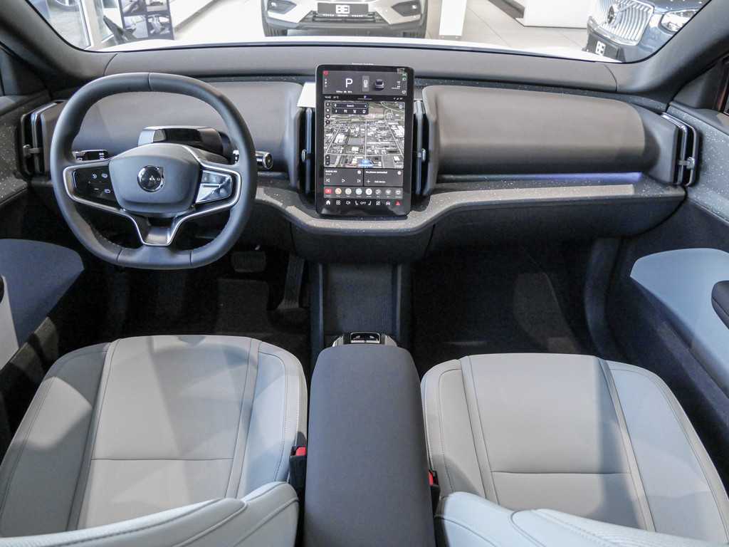 Volvo  AWD Ultra Pure Electric Pano 360° Navi