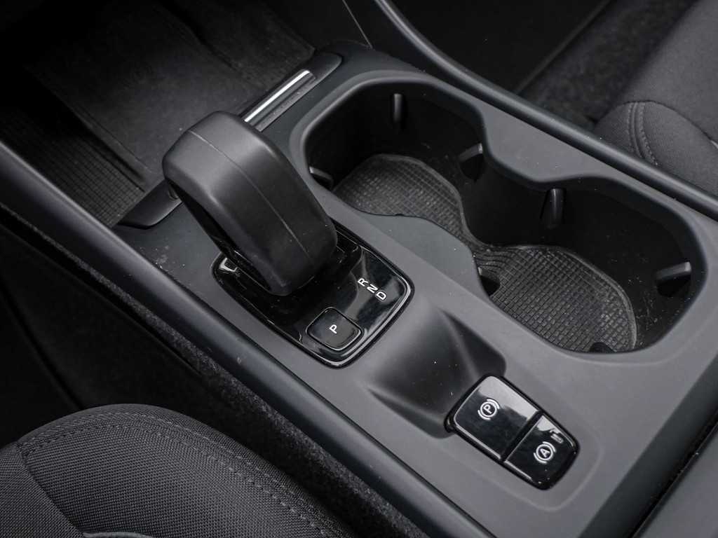 Volvo  B4 Momentum Pro AWD Kam Stdhzg SHZ