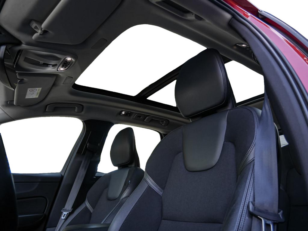 Volvo  D4 AWD Momentum Navi Kam Pano AHK