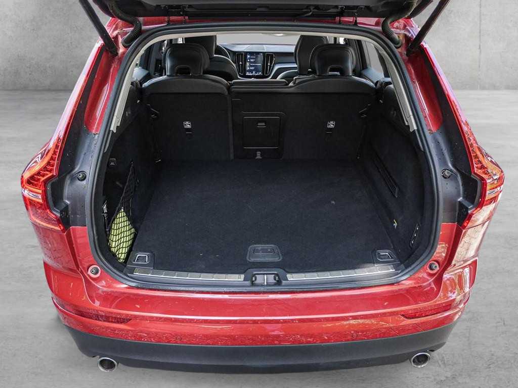Volvo  D4 AWD Momentum Navi Kam Pano AHK