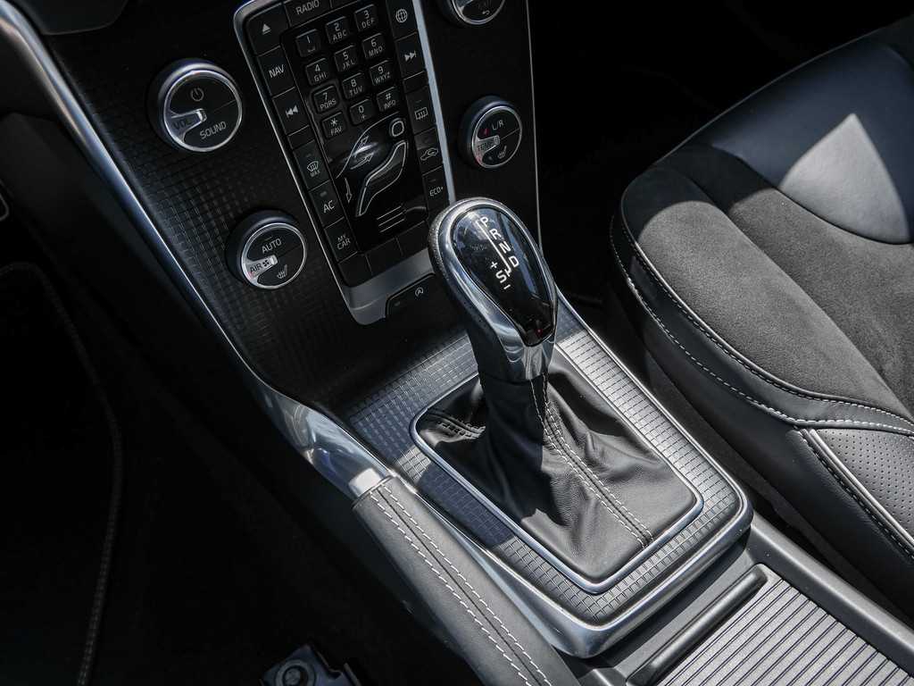 Volvo  T2 R-Design Geartronic LED Navi SHZ