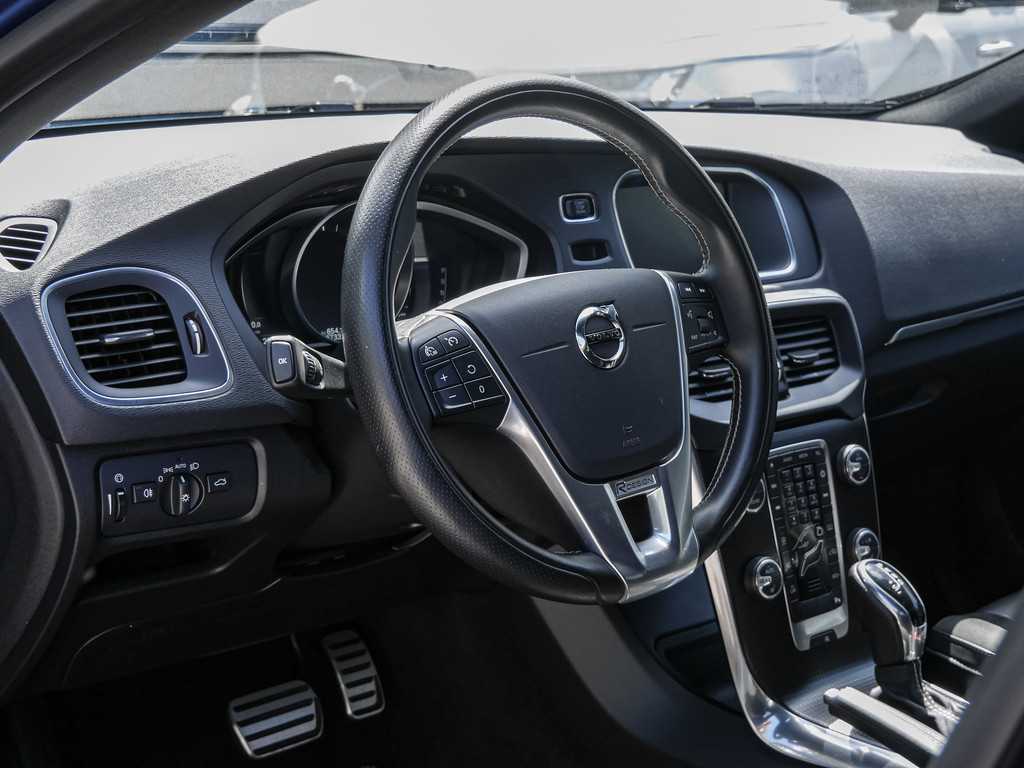 Volvo  T2 R-Design Geartronic LED Navi SHZ