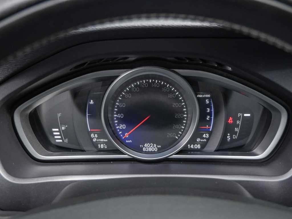 Volvo  D3 R-Design Geartronic Navi Pano SHZ