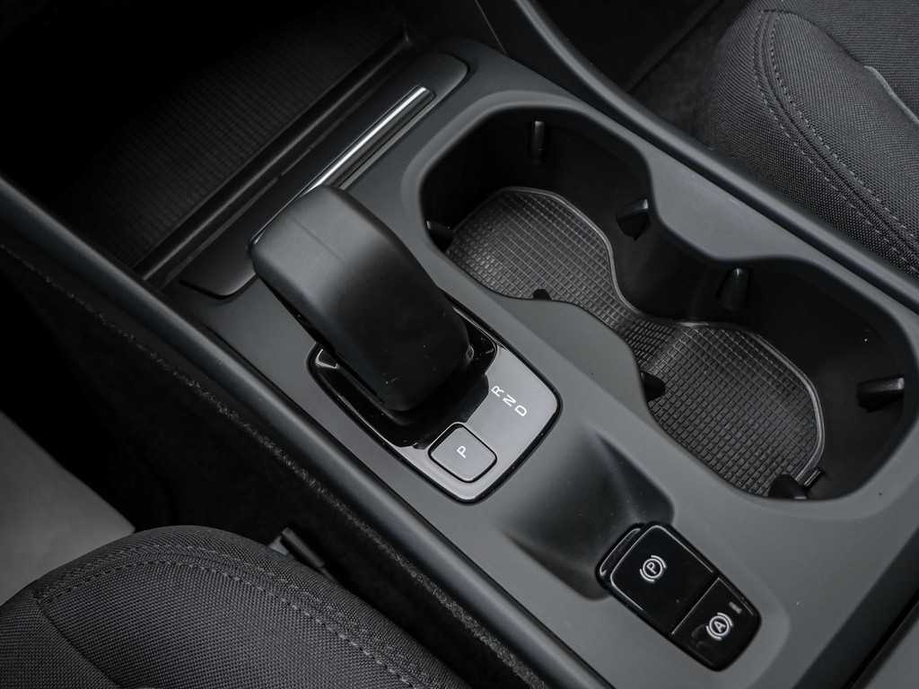 Volvo  T3 Momentum Pro Geartronic Kam SHZ Navi