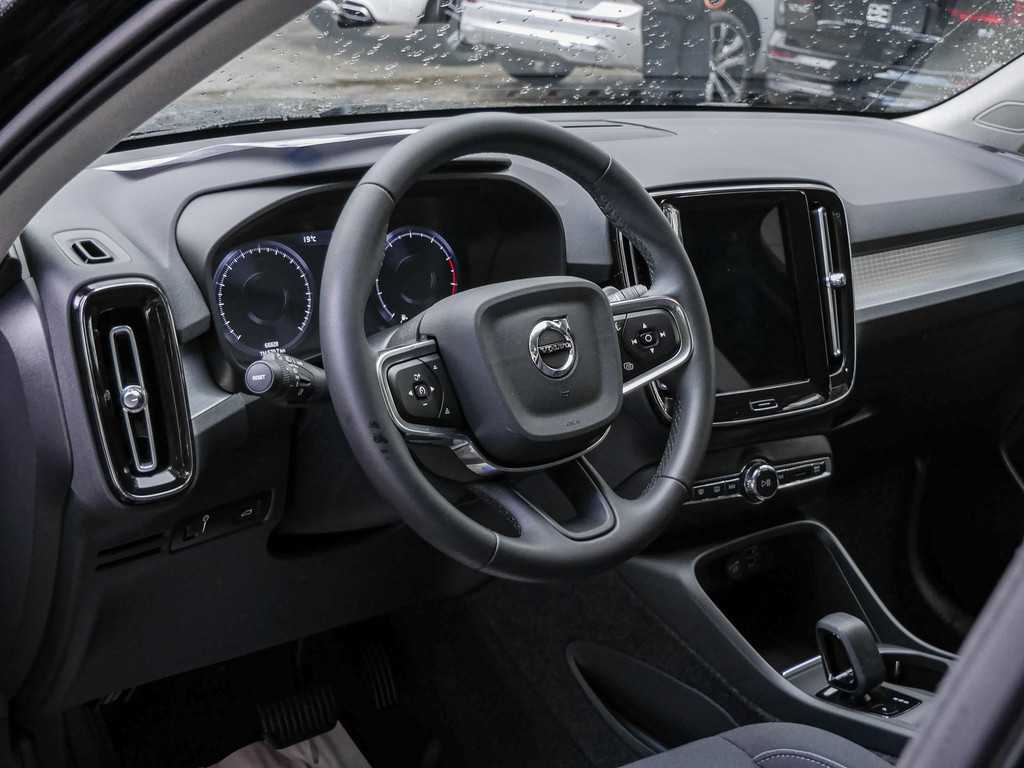 Volvo  T3 Momentum Pro Geartronic Kam SHZ Navi