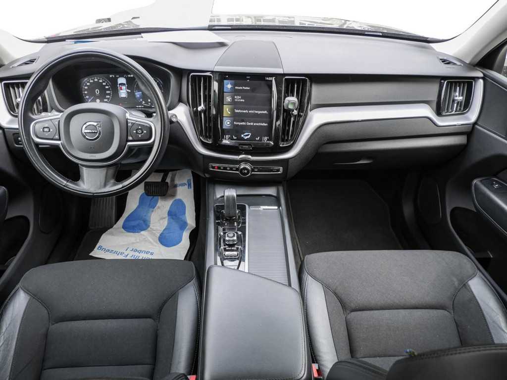 Volvo  B4 Diesel AWD Momentum Pro Navi Pano SHZ