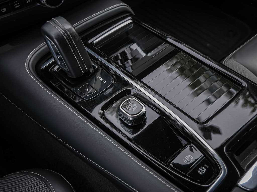 Volvo  T6 AWD R-Design Recharge Plug-In Hybrid