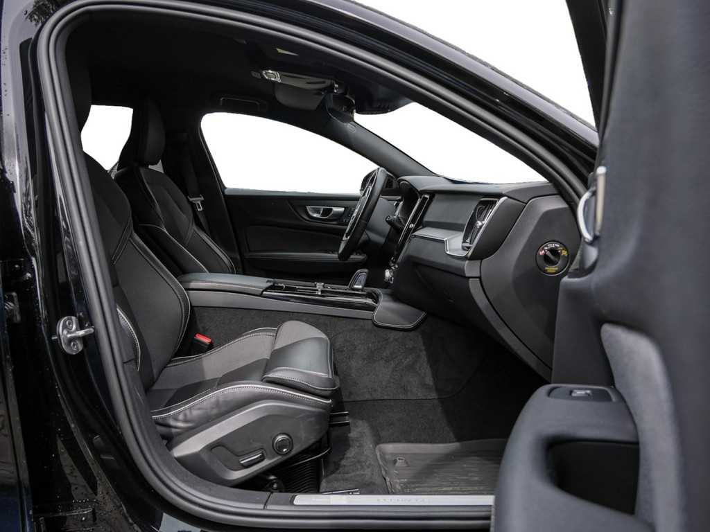 Volvo  T6 AWD R-Design Recharge Plug-In Hybrid