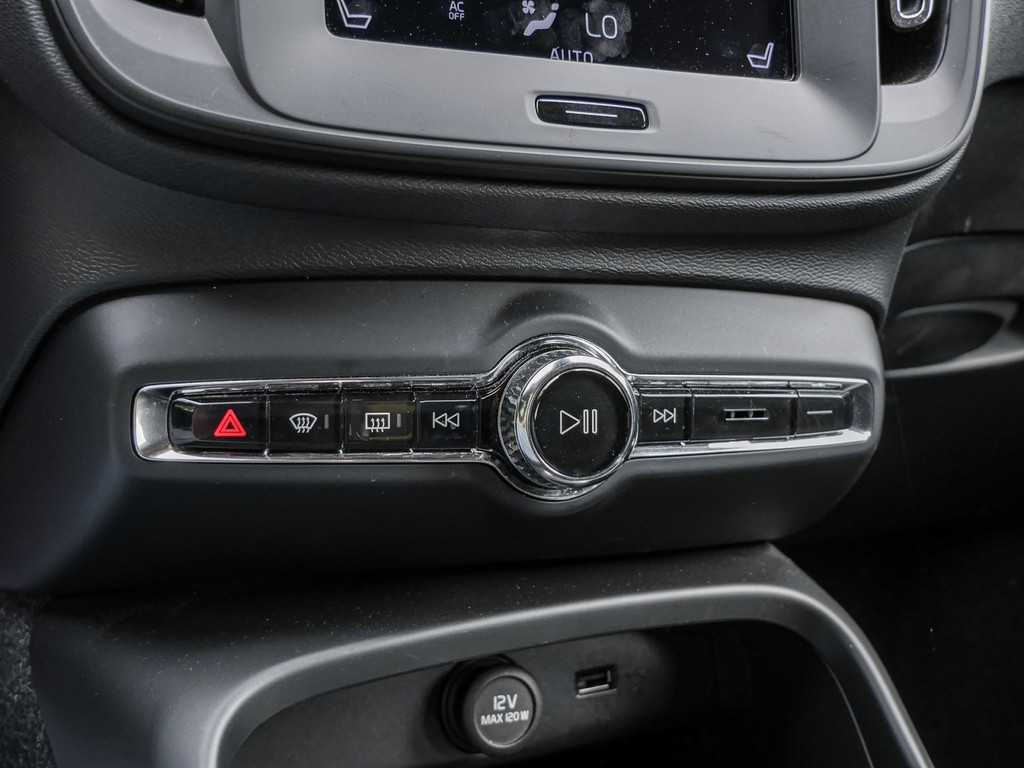 Volvo  T3 Basis Navi SHZ KAM BLIS PDC