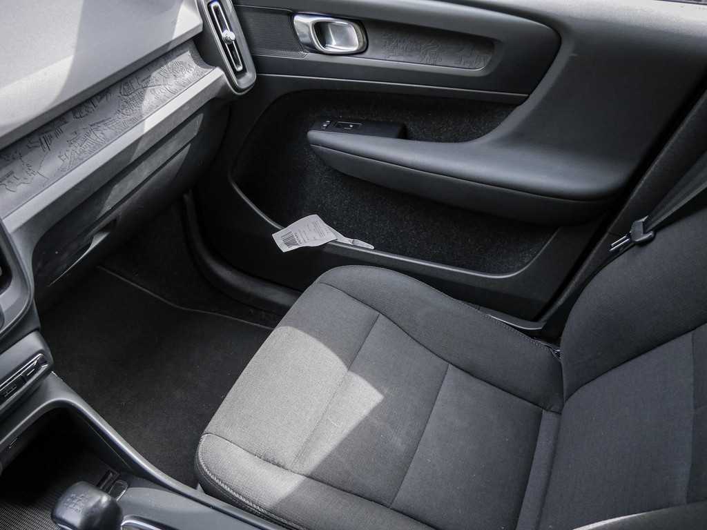 Volvo  T3 Basis Navi SHZ KAM BLIS PDC