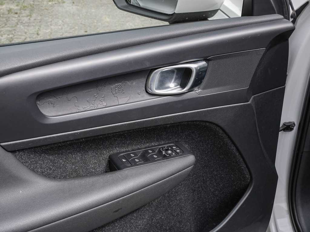 Volvo  T3 Basis Navi SHZ KAM BLIS PDC