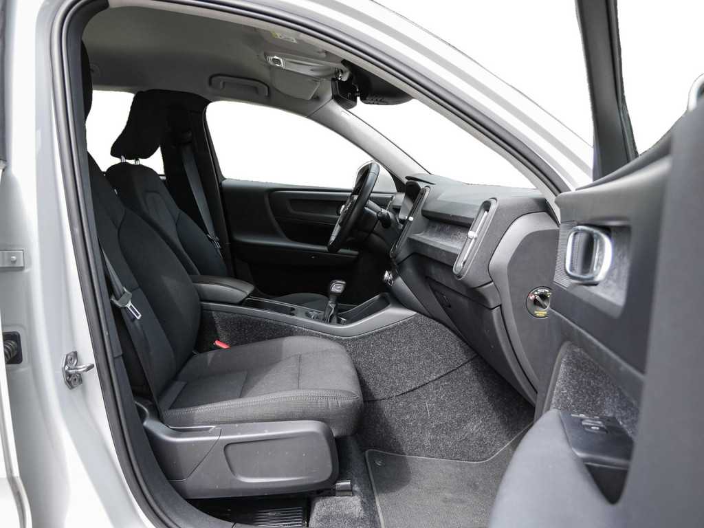 Volvo  T3 Basis Navi SHZ KAM BLIS PDC