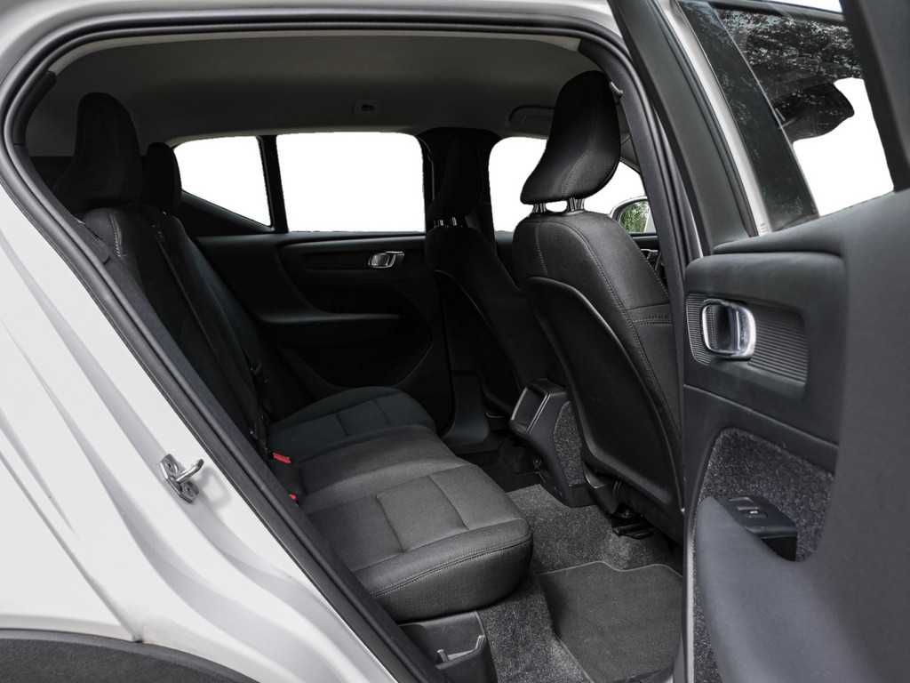 Volvo  T3 Basis Navi SHZ KAM BLIS PDC