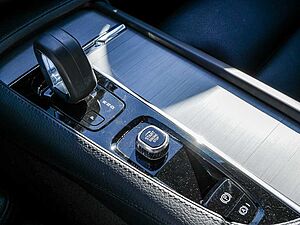 Volvo  T8 Recharge Inscription Expression AWD Pano HUD Luft 360°