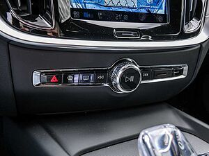 Volvo  B4 Plus Dark ACC Google Stdhzg Kam HK