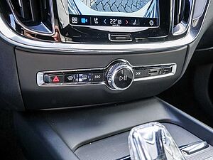 Volvo  B4 Plus Dark 20' HK ACC BLIS Navi Kam FH