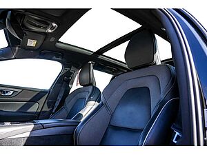 Volvo  T6 Recharge AWD R-Design H-K Pano Kam