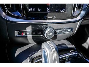 Volvo  T6 Recharge AWD R-Design H-K Pano Kam