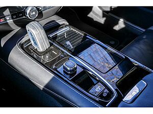 Volvo  T6 Recharge AWD R-Design H-K Pano Kam