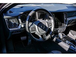 Volvo  T6 Recharge AWD R-Design H-K Pano Kam