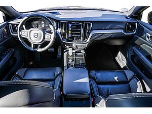 Volvo  T6 Recharge AWD R-Design H-K Pano Kam