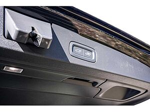 Volvo  T6 Recharge AWD R-Design H-K Pano Kam
