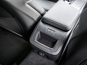 Volvo  B4 Plus Dark Navi Kam ACC BLIS HK SHZ LH