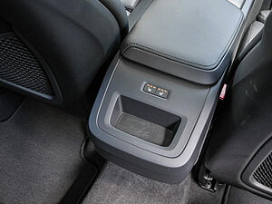 Volvo  B4 Plus Dark Kam Pano SHZ